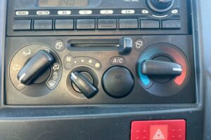 サムネイル: 平成21年式　エルフ15.7m屈伸式ブーム高所作業車　スチールバケット