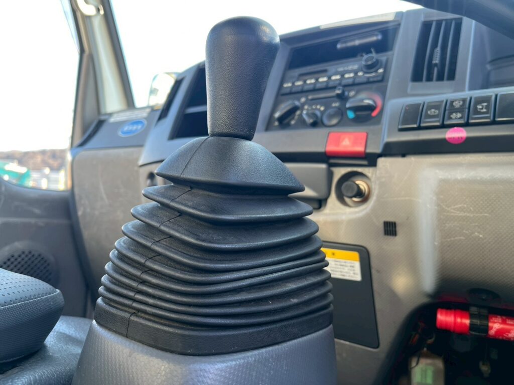 平成21年式　エルフ15.7m屈伸式ブーム高所作業車　スチールバケット