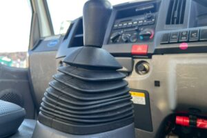 サムネイル: 平成21年式　エルフ15.7m屈伸式ブーム高所作業車　スチールバケット