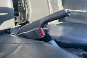 サムネイル: 平成21年式　エルフ15.7m屈伸式ブーム高所作業車　スチールバケット