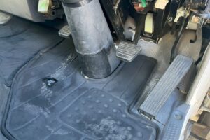 サムネイル: 平成21年式　エルフ15.7m屈伸式ブーム高所作業車　スチールバケット