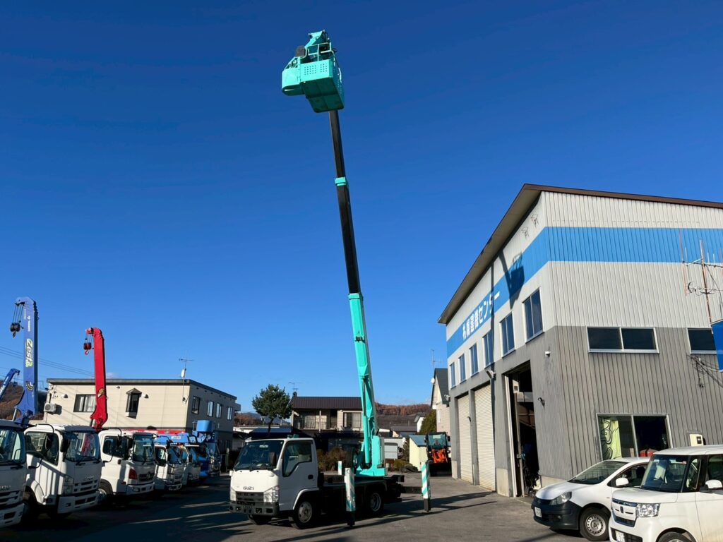 平成21年式　エルフ15.7m屈伸式ブーム高所作業車　スチールバケット