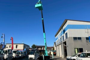 サムネイル: 平成21年式　エルフ15.7m屈伸式ブーム高所作業車　スチールバケット