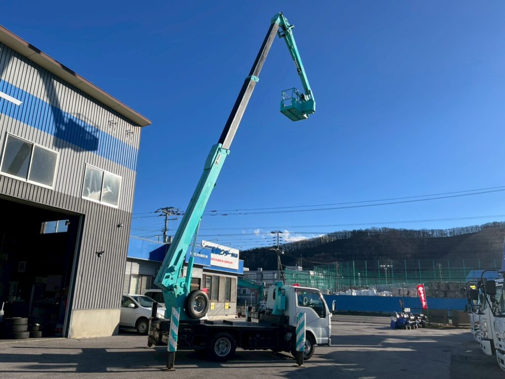 平成21年式　エルフ15.7m屈伸式ブーム高所作業車　スチールバケット