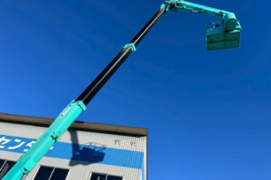 サムネイル: 平成21年式　エルフ15.7m屈伸式ブーム高所作業車　スチールバケット