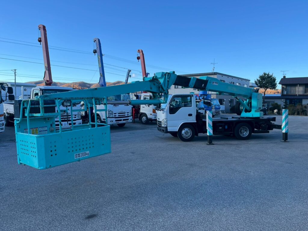 平成21年式　エルフ15.7m屈伸式ブーム高所作業車　スチールバケット