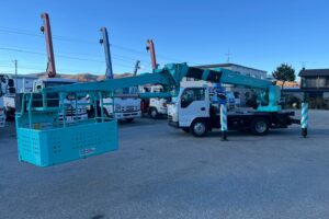 サムネイル: 平成21年式　エルフ15.7m屈伸式ブーム高所作業車　スチールバケット