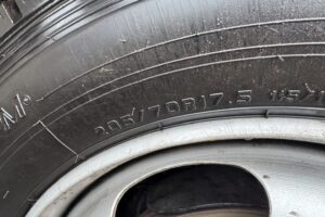 サムネイル: 平成25年　アトラス3トン4段クレーンロング ラジコン アルミアオリ 車検令和8年6月