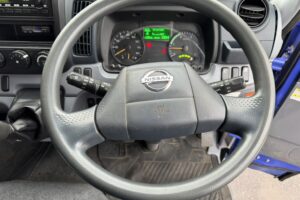 サムネイル: 平成25年　アトラス3トン4段クレーンロング ラジコン アルミアオリ 車検令和8年6月