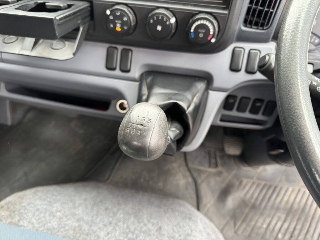 平成25年　アトラス3トン4段クレーンロング ラジコン アルミアオリ 車検令和8年6月