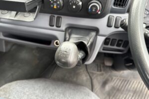 サムネイル: 平成25年　アトラス3トン4段クレーンロング ラジコン アルミアオリ 車検令和8年6月