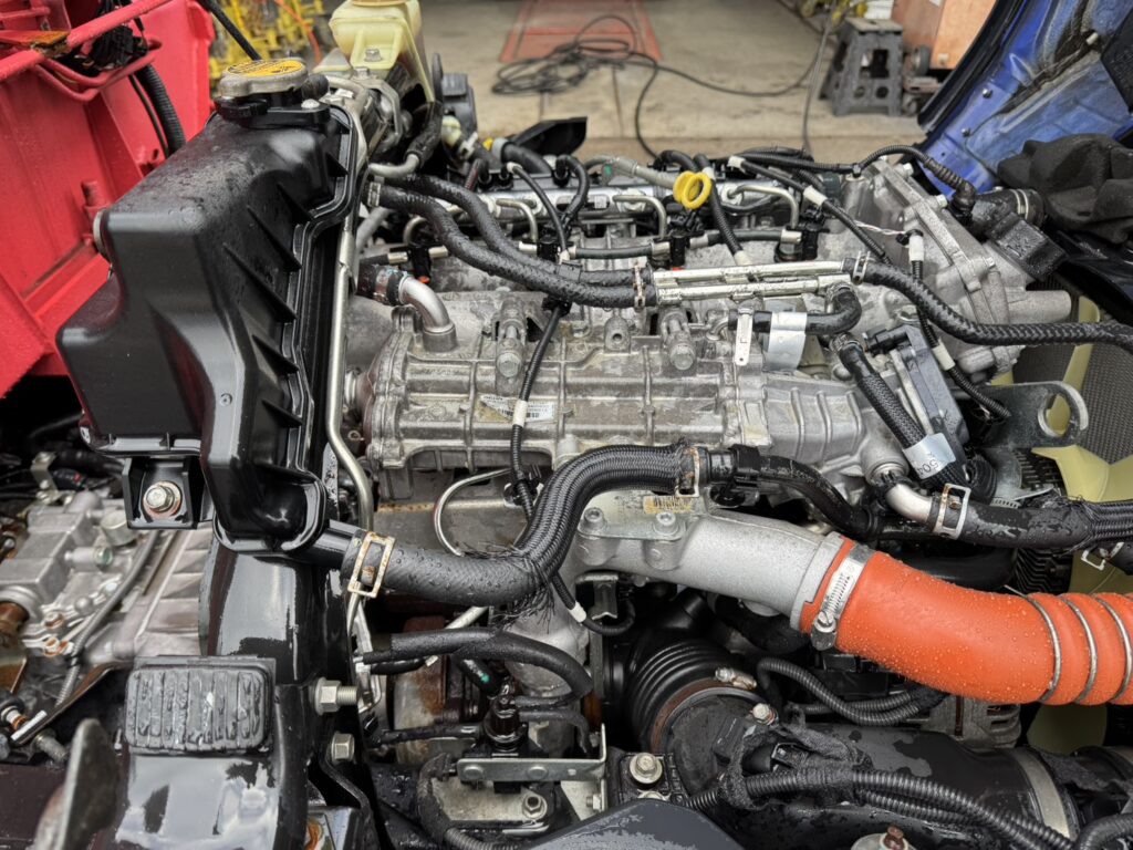 平成25年　アトラス3トン4段クレーンロング ラジコン アルミアオリ 車検令和8年6月