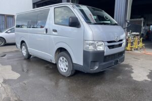 サムネイル: 令和2年　トヨタハイエースバン ロングDX 寒冷地仕様 車検1年付