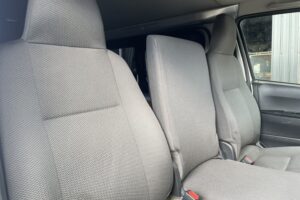 サムネイル: 令和2年　トヨタハイエースバン ロングDX 寒冷地仕様 車検1年付