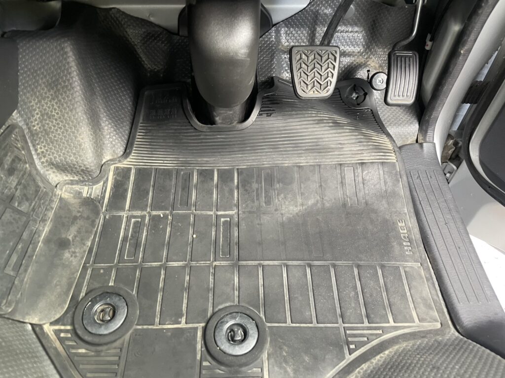 令和2年　トヨタハイエースバン ロングDX 寒冷地仕様 車検1年付