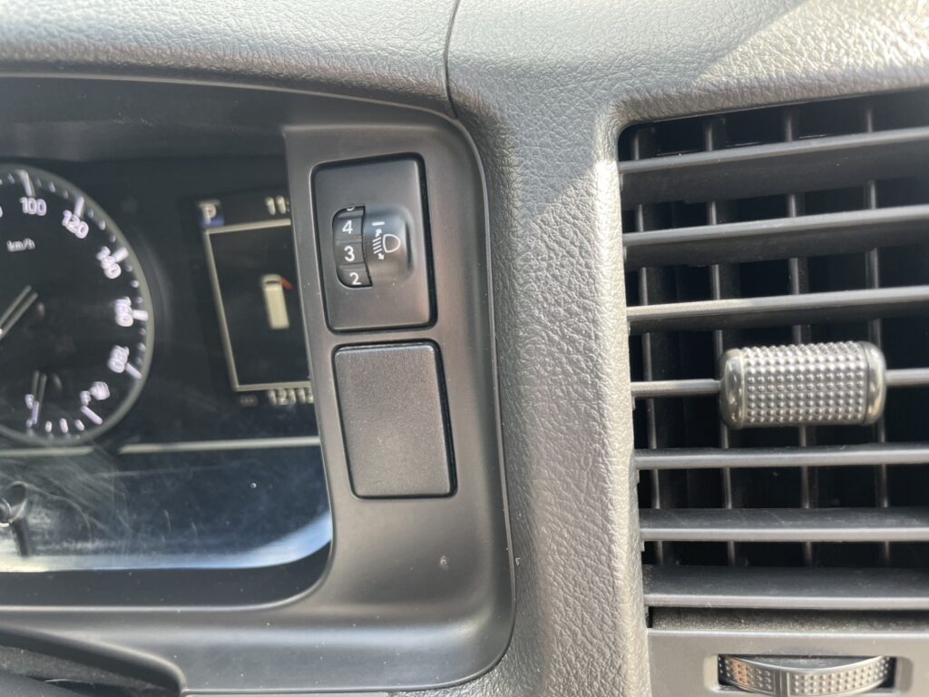 令和2年　トヨタハイエースバン ロングDX 寒冷地仕様 車検1年付