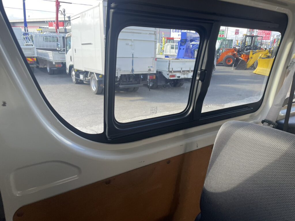 令和1年　トヨタハイエースバン ロングDX 寒冷地仕様 車検1年付