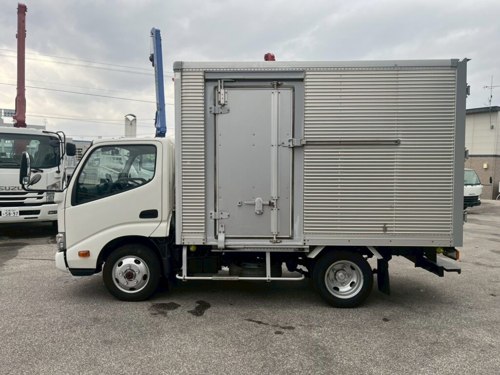 平成30年式デュトロアルミバン　４WD！　積載1850kg　