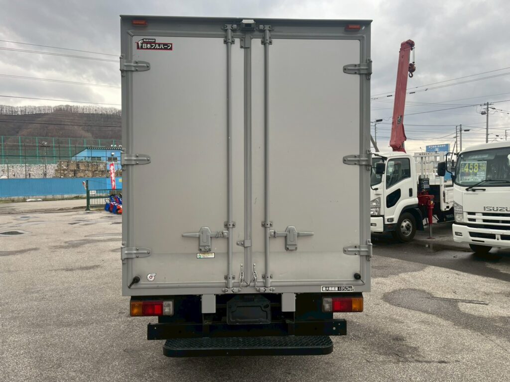 平成30年式デュトロアルミバン　４WD！　積載1850kg　