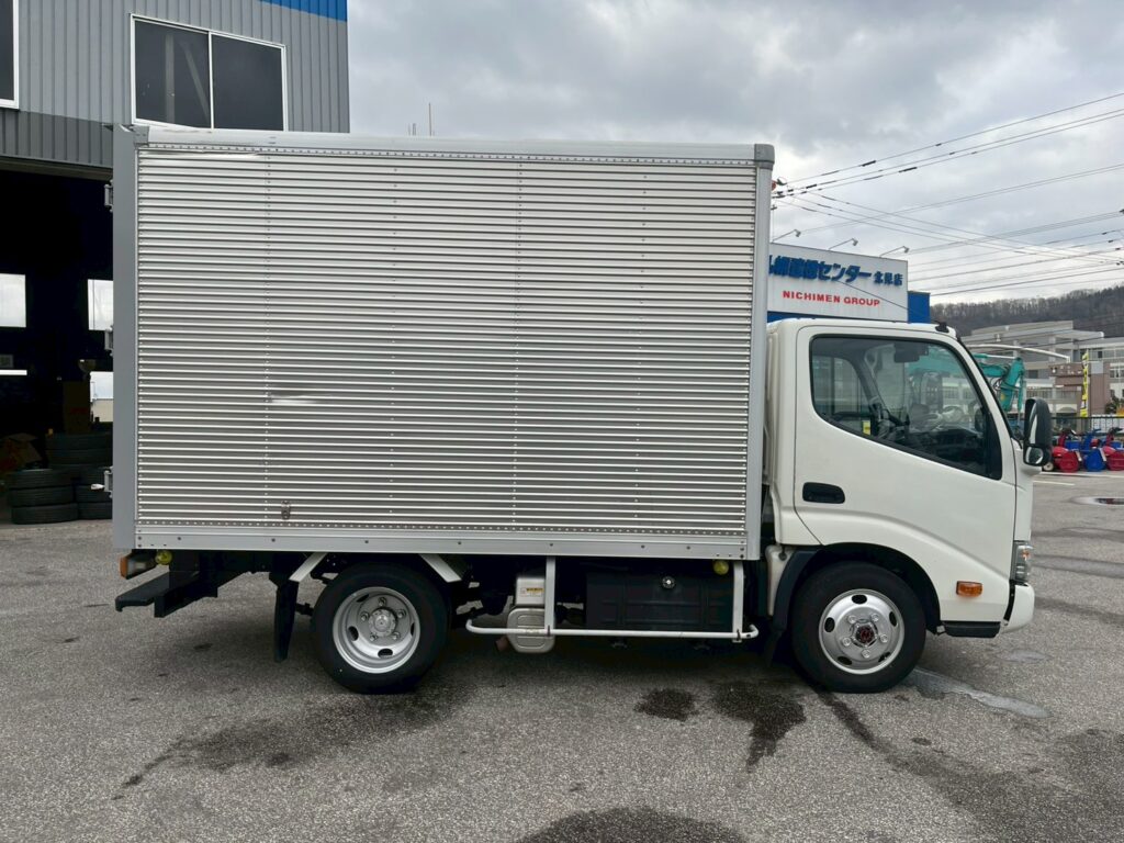 平成30年式デュトロアルミバン　４WD！　積載1850kg　