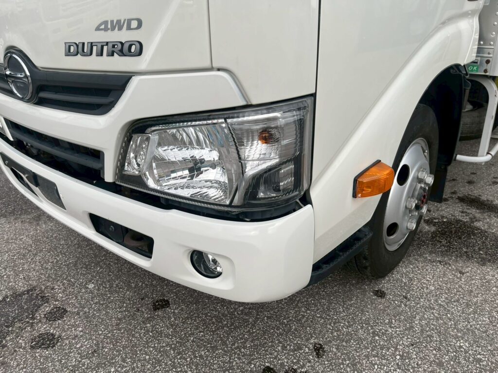 平成30年式デュトロアルミバン　４WD！　積載1850kg　