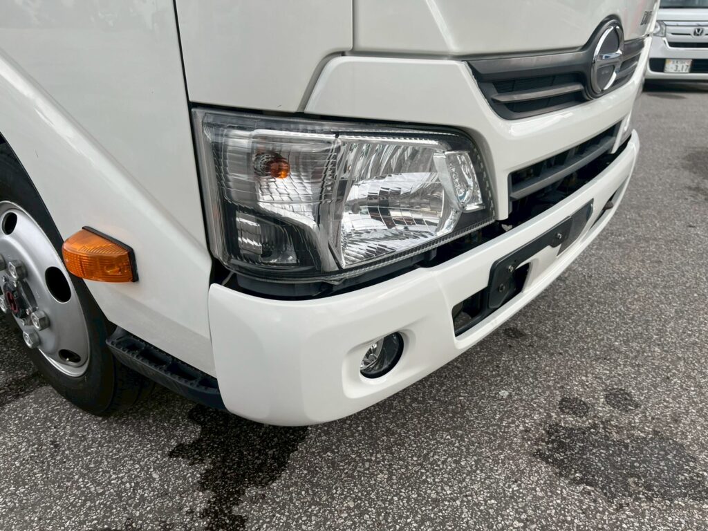 平成30年式デュトロアルミバン　４WD！　積載1850kg　