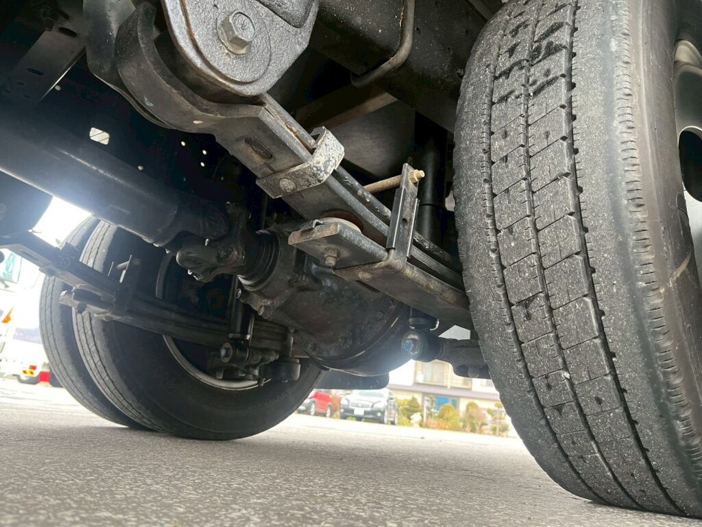 平成30年式デュトロアルミバン　４WD！　積載1850kg　