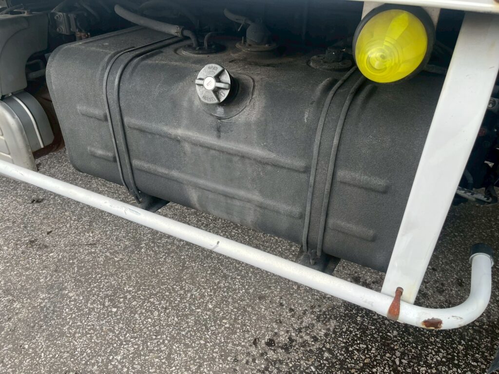 平成30年式デュトロアルミバン　４WD！　積載1850kg　