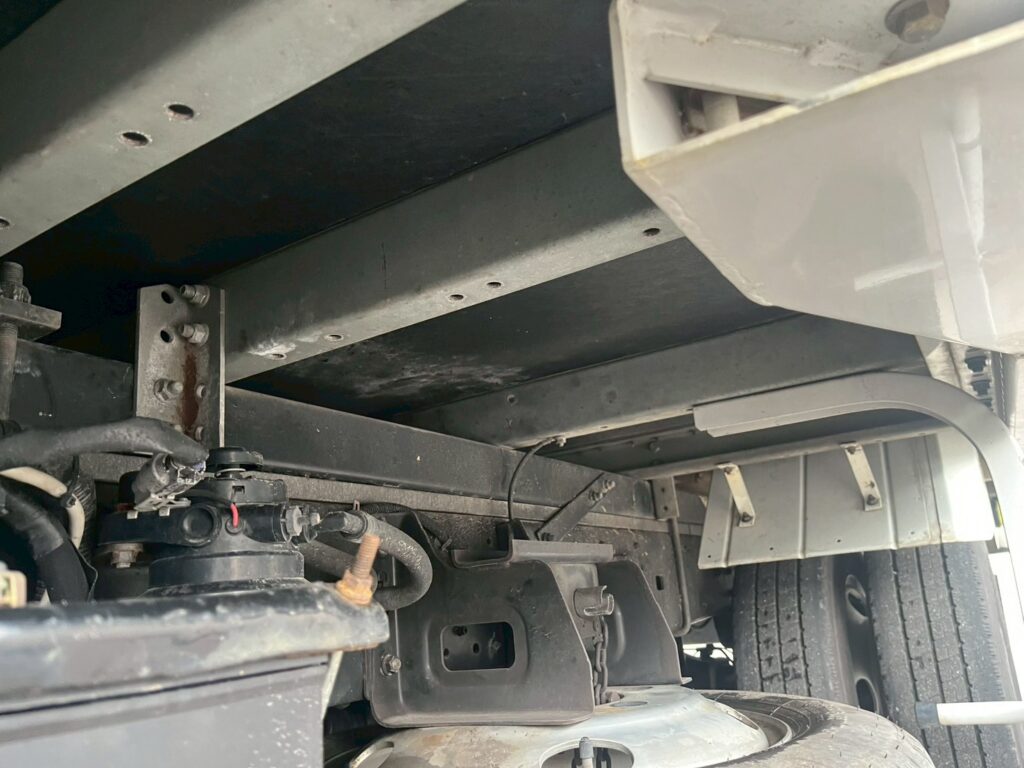 平成30年式デュトロアルミバン　４WD！　積載1850kg　