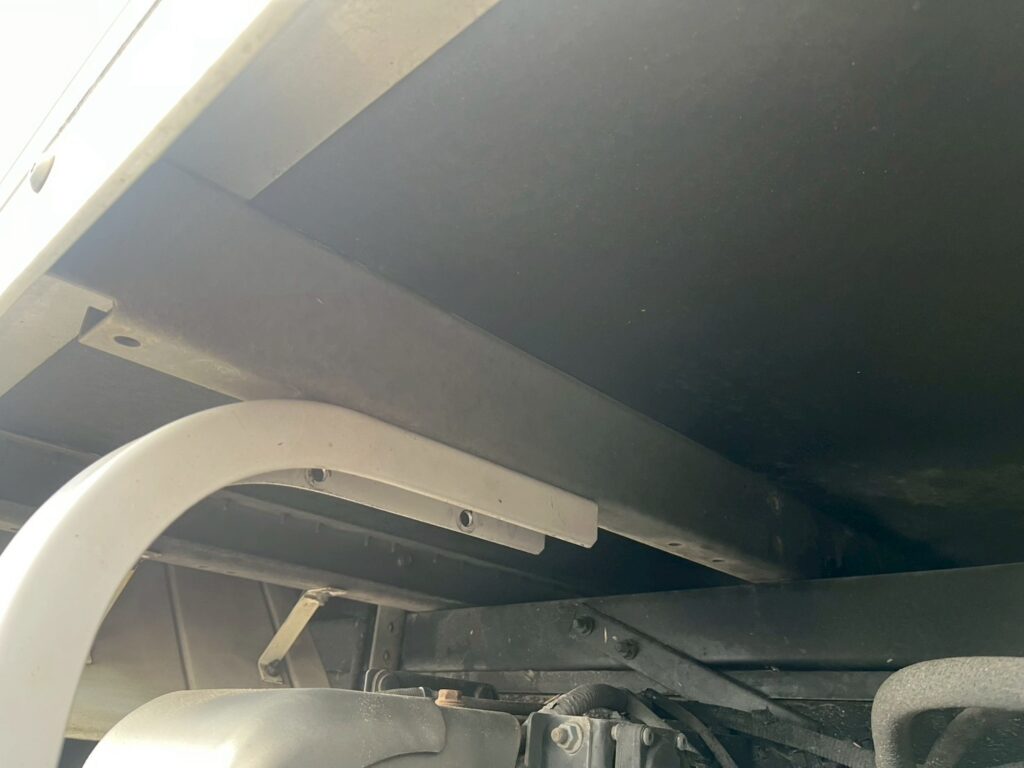 平成30年式デュトロアルミバン　４WD！　積載1850kg　