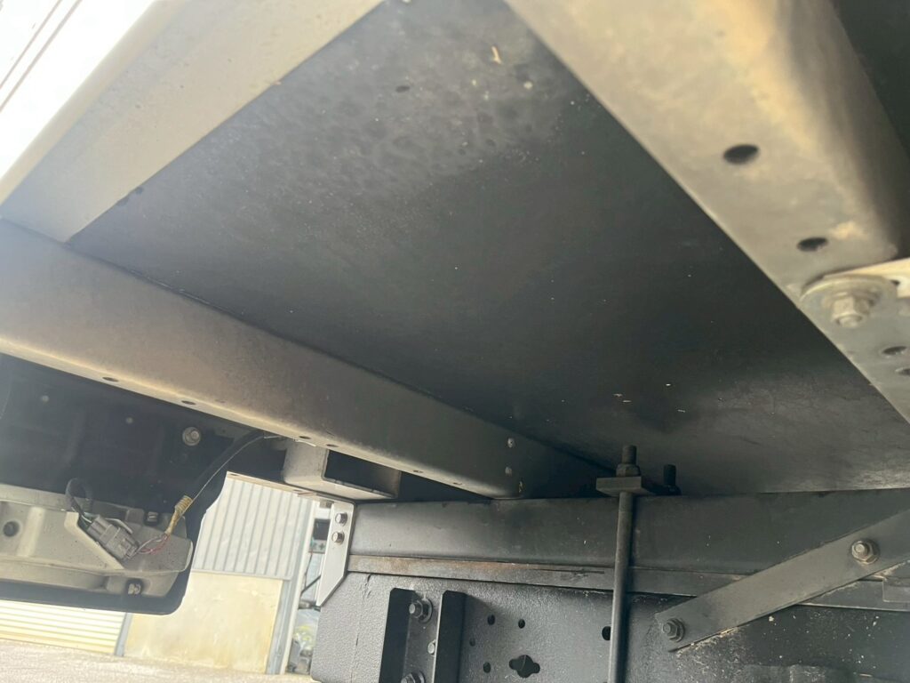 平成30年式デュトロアルミバン　４WD！　積載1850kg　