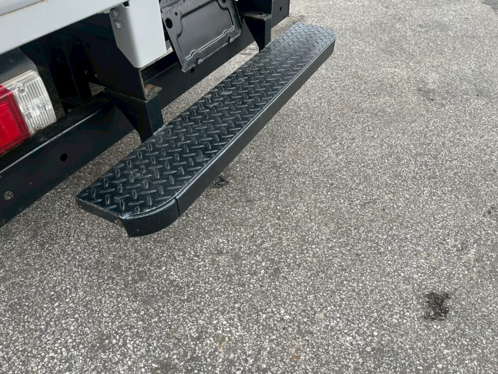 平成30年式デュトロアルミバン　４WD！　積載1850kg　