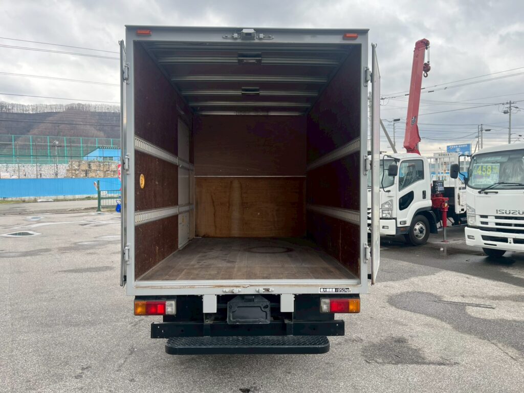 平成30年式デュトロアルミバン　４WD！　積載1850kg　