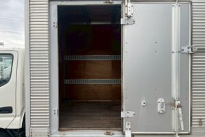 サムネイル: 平成30年式デュトロアルミバン　４WD！　積載1850kg　