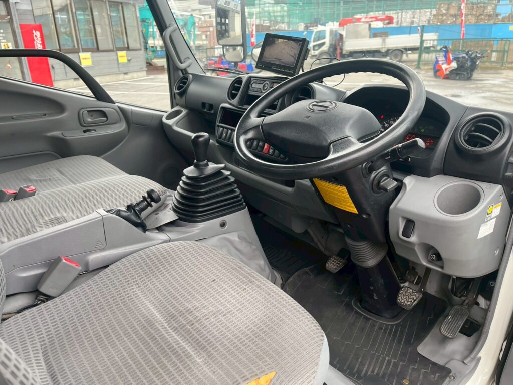 平成30年式デュトロアルミバン　４WD！　積載1850kg　