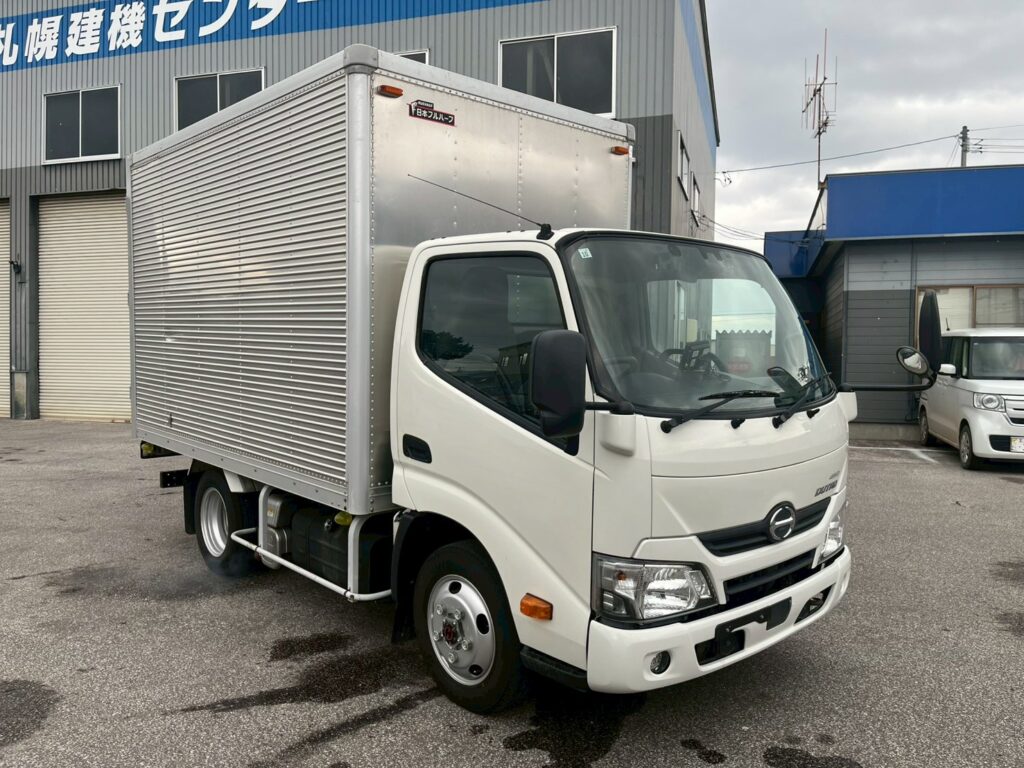 平成30年式デュトロアルミバン　４WD！　積載1850kg　