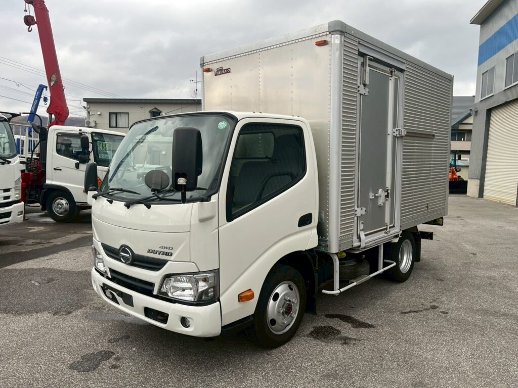 平成30年式デュトロアルミバン　４WD！　積載1850kg　