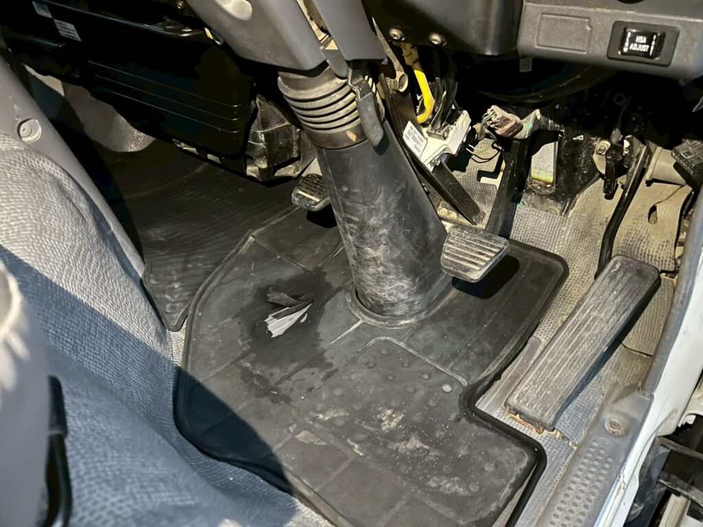 平成18年式エルフ12m高所作業車　スチールバケット