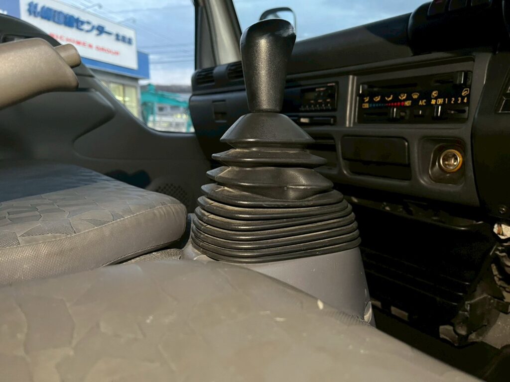 平成18年式エルフ12m高所作業車　スチールバケット