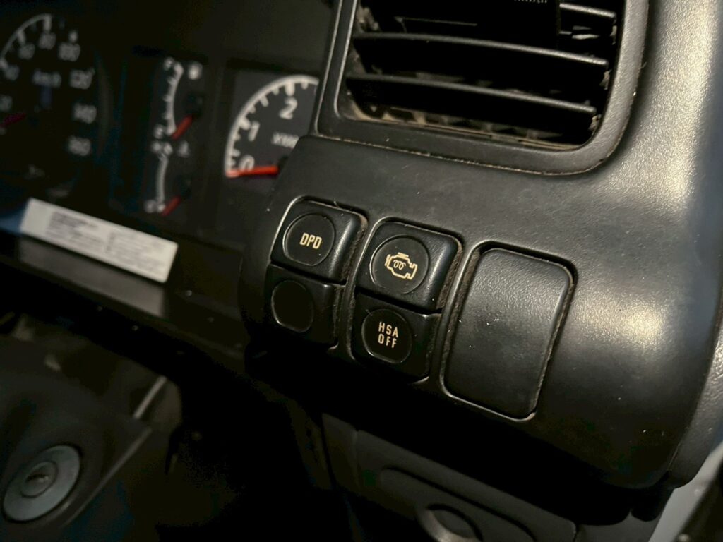 平成18年式エルフ12m高所作業車　スチールバケット