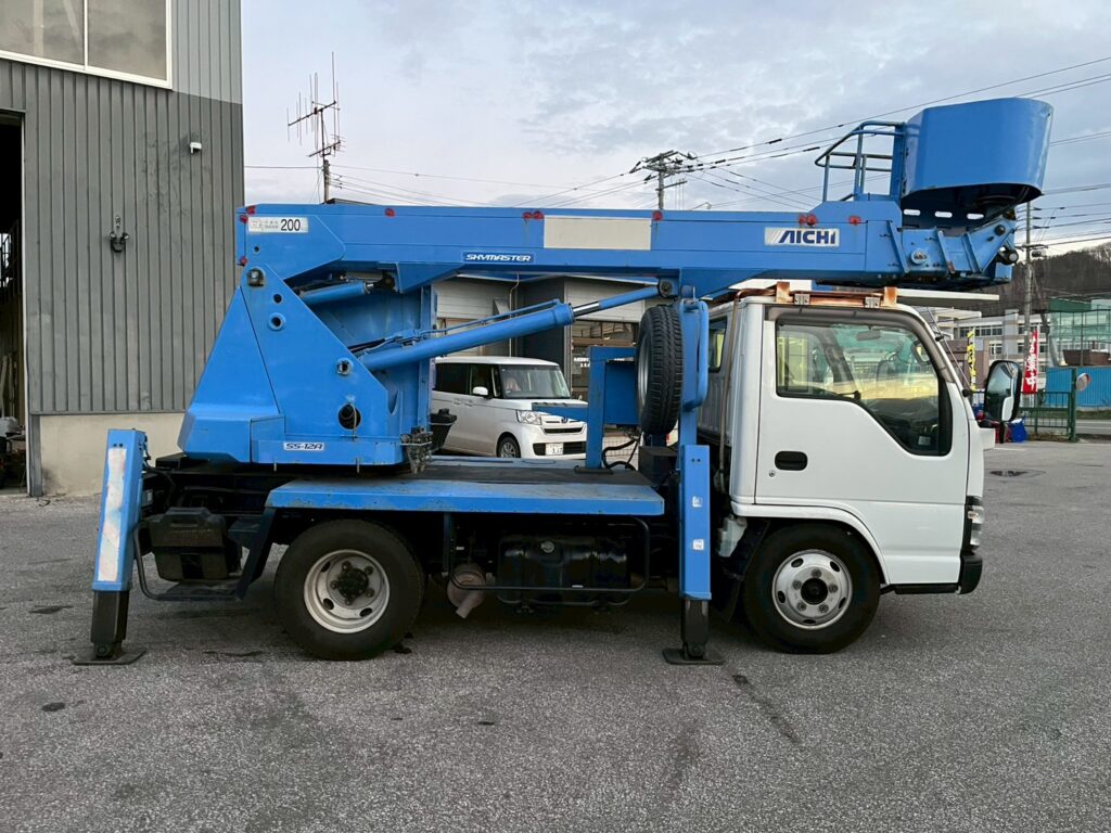 平成18年式エルフ12m高所作業車　スチールバケット