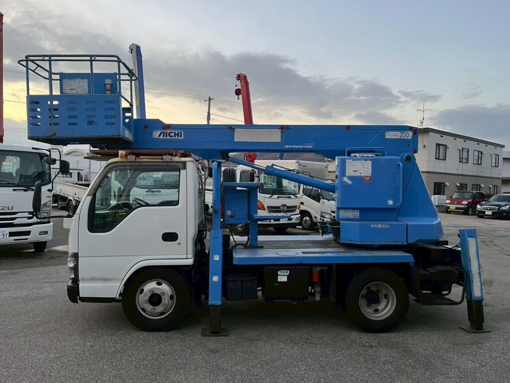 平成18年式エルフ12m高所作業車　スチールバケット