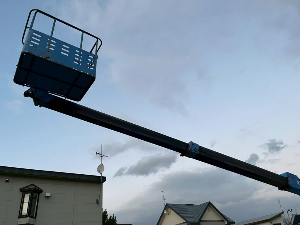 平成18年式エルフ12m高所作業車　スチールバケット