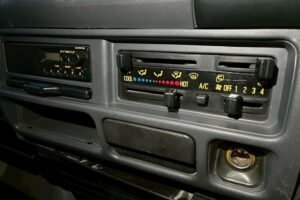 サムネイル: 平成18年式エルフ12m高所作業車　スチールバケット