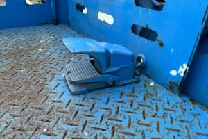 サムネイル: 平成18年式エルフ12m高所作業車　スチールバケット