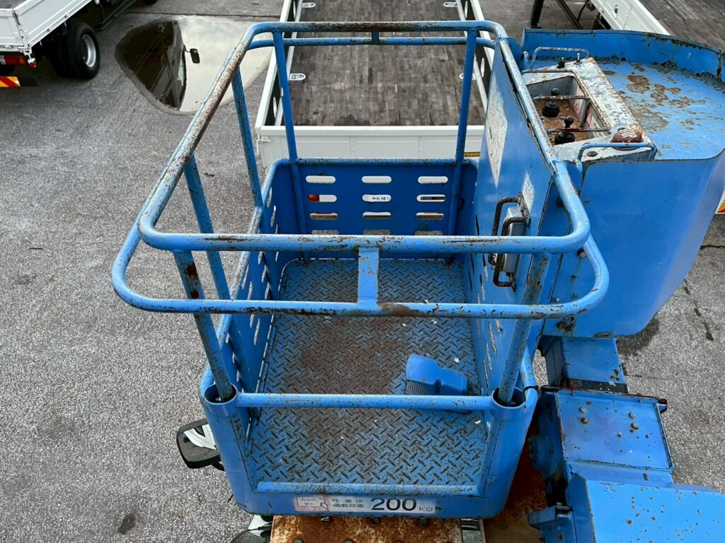 平成18年式エルフ12m高所作業車　スチールバケット