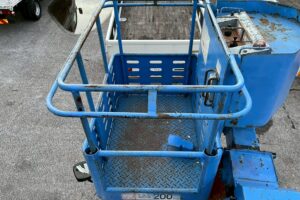 サムネイル: 平成18年式エルフ12m高所作業車　スチールバケット