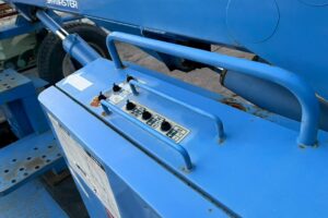 サムネイル: 平成18年式エルフ12m高所作業車　スチールバケット