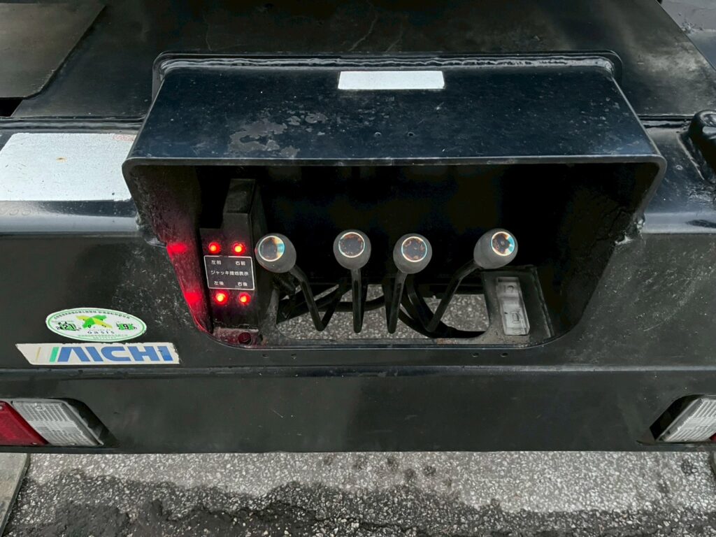 平成18年式エルフ12m高所作業車　スチールバケット