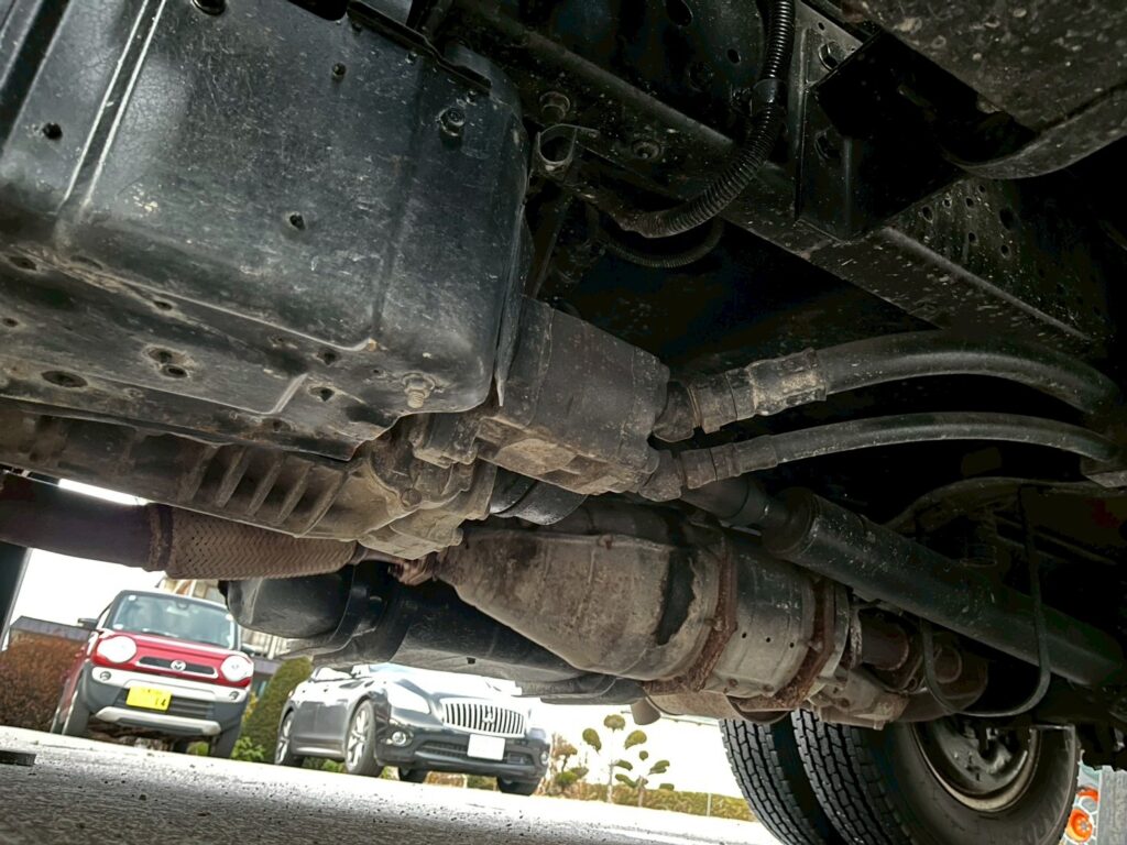 平成18年式エルフ12m高所作業車　スチールバケット